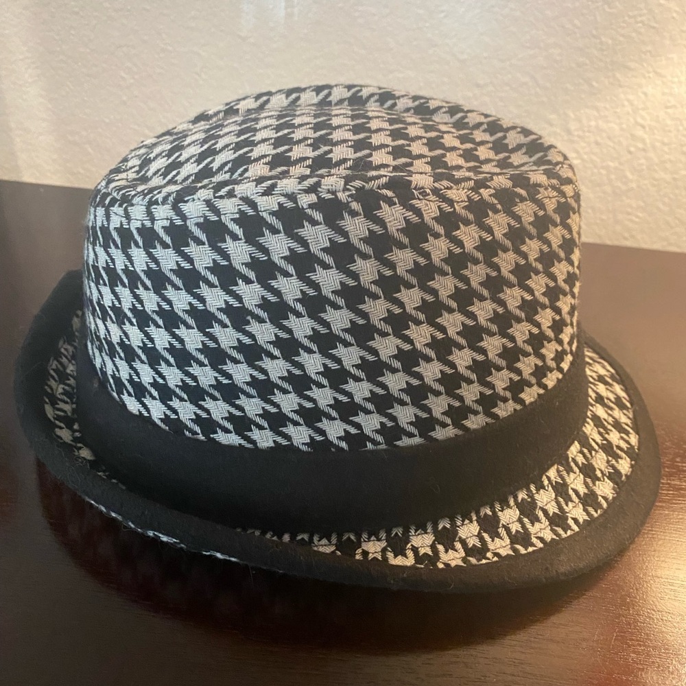 Woman’s Hat - Picture 5 of 7